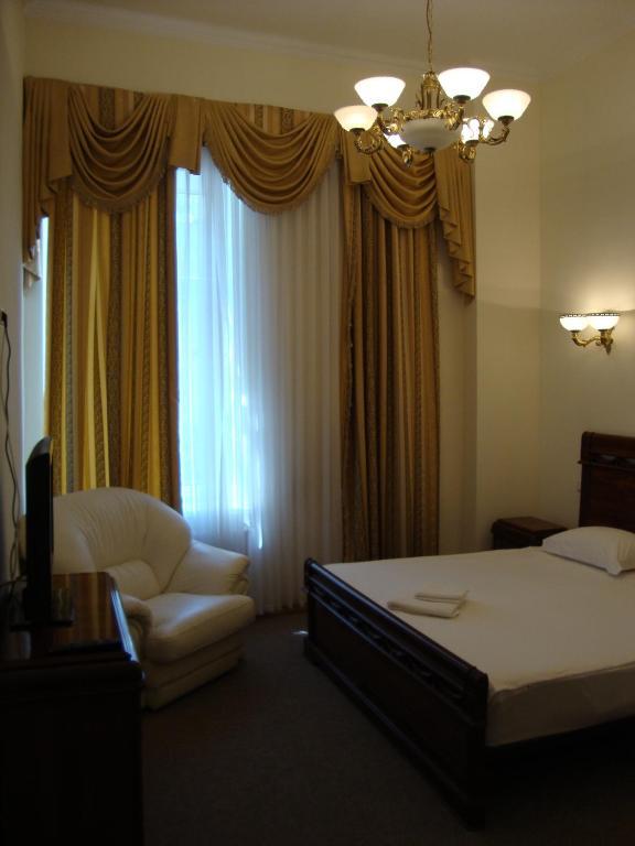 Theatre فندق