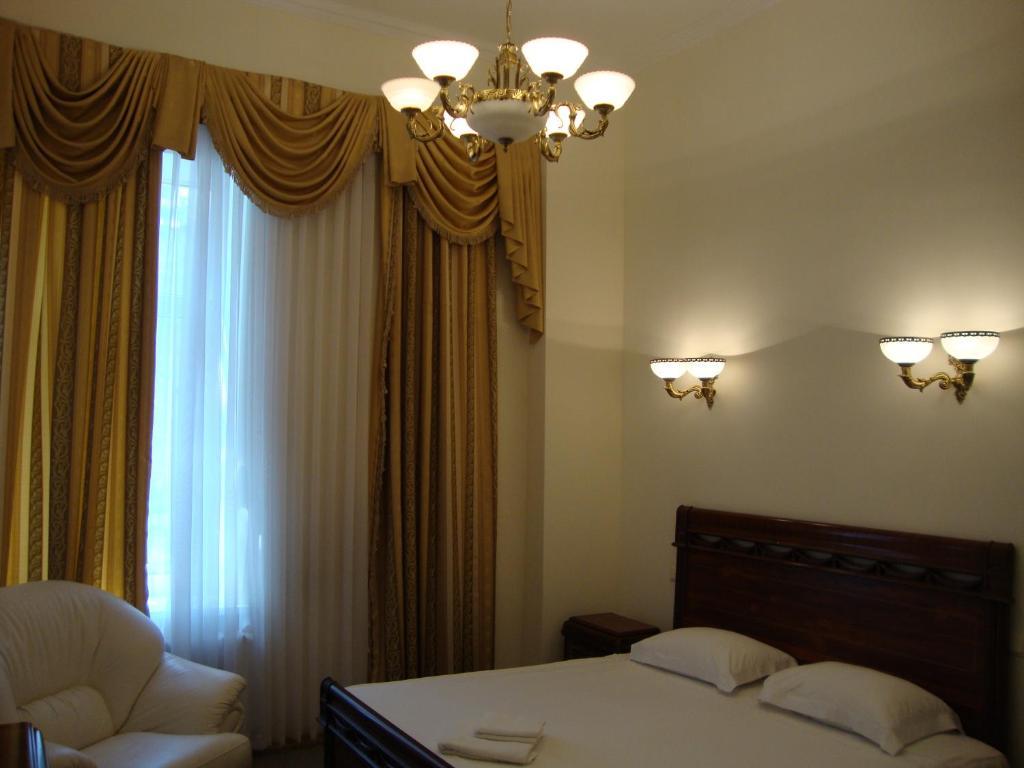 Hotel Theatre 3*