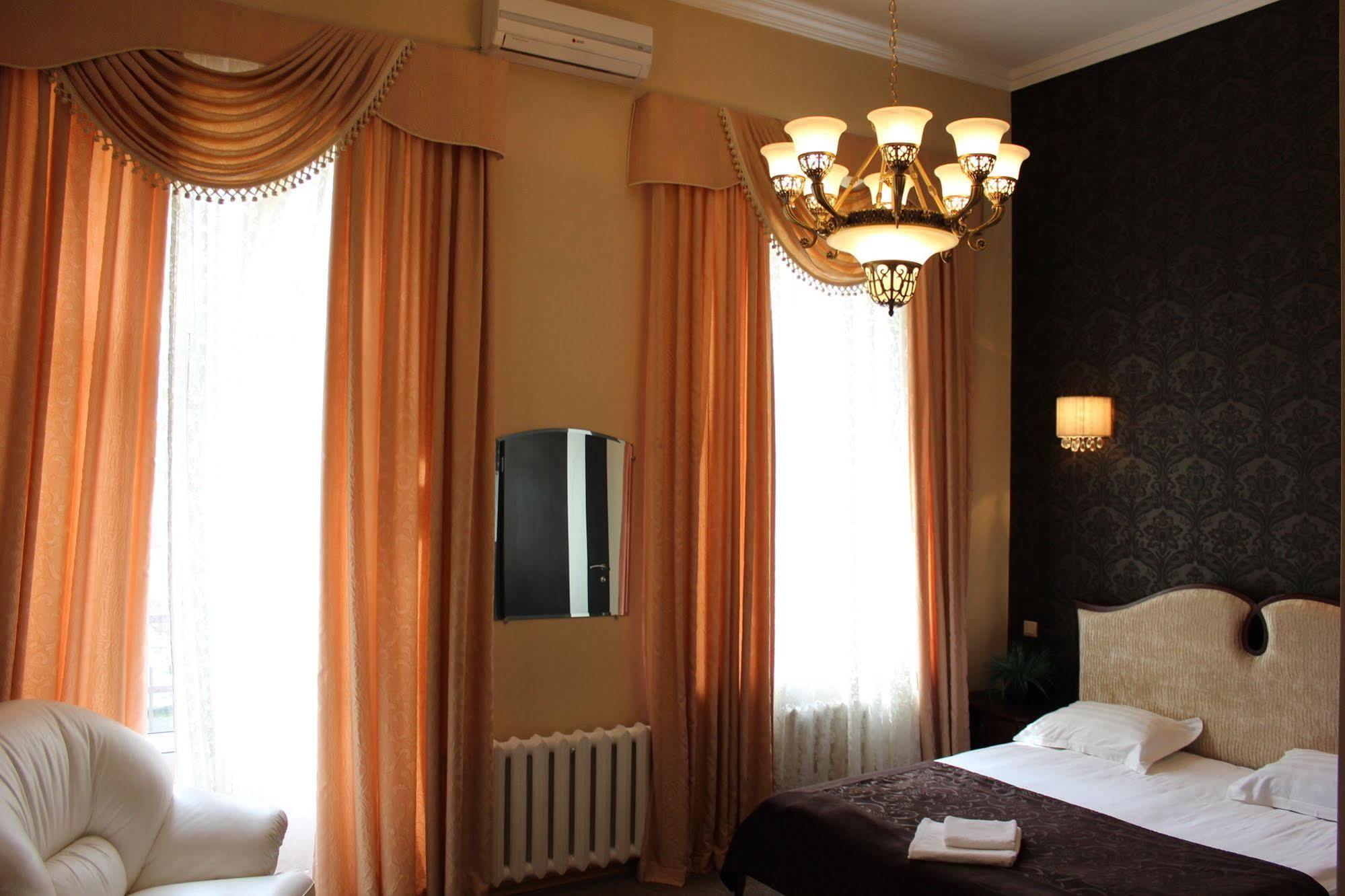 Theatre Hotel 3*